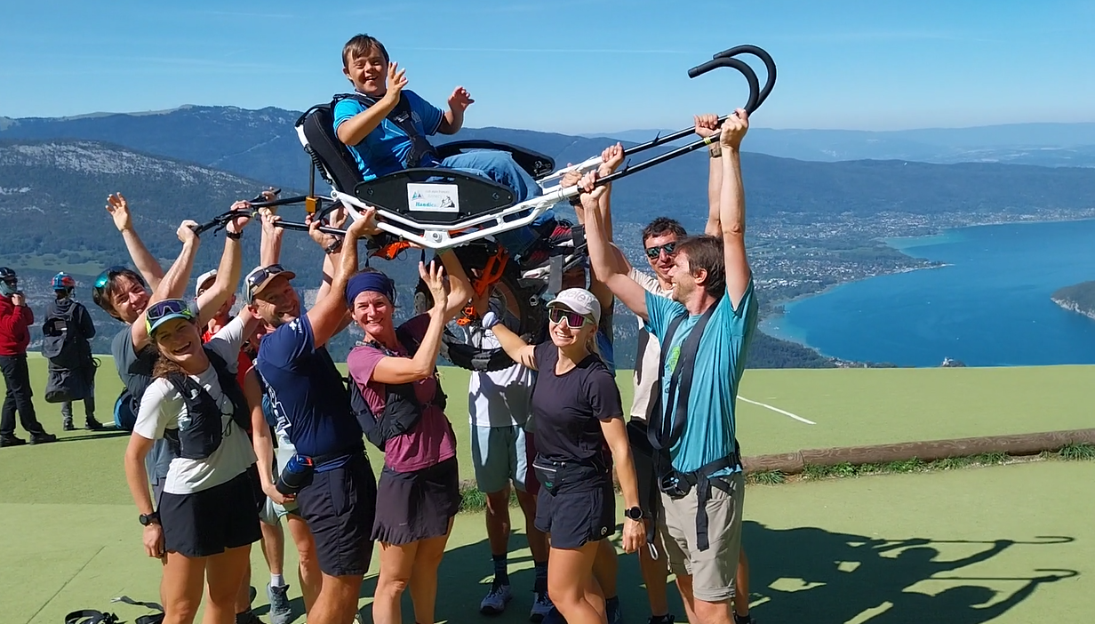 Handicaf : Vol en parapente en fauteuil adapté